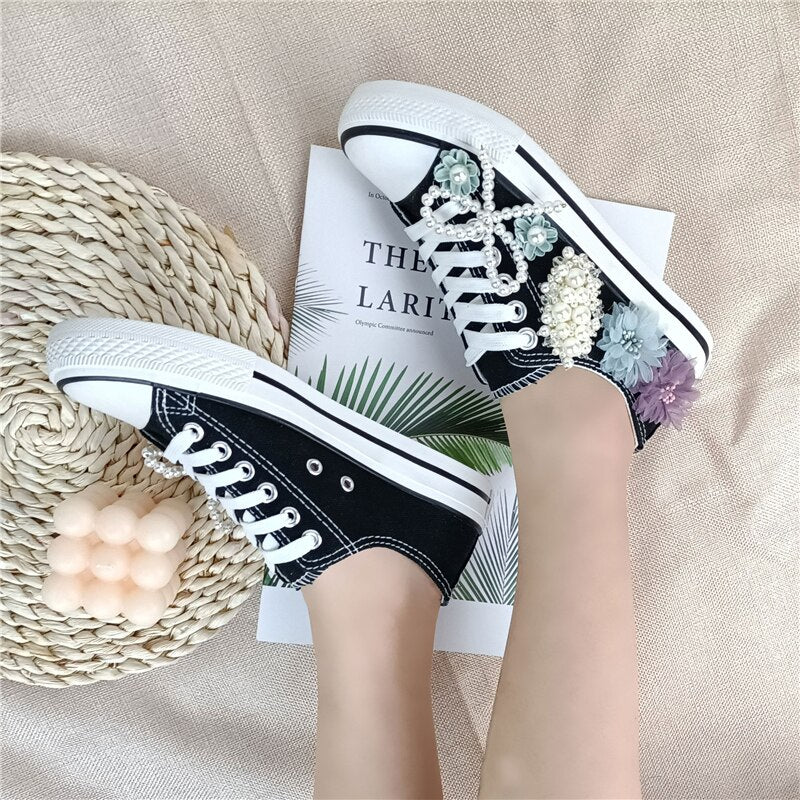 SUPER CUTE STYLISH ALL STAR STYLE SNEAKERS.